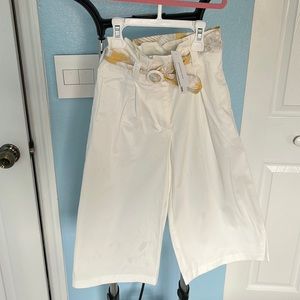 Wide leg pant , dress pant in size 6 , adjustable waist